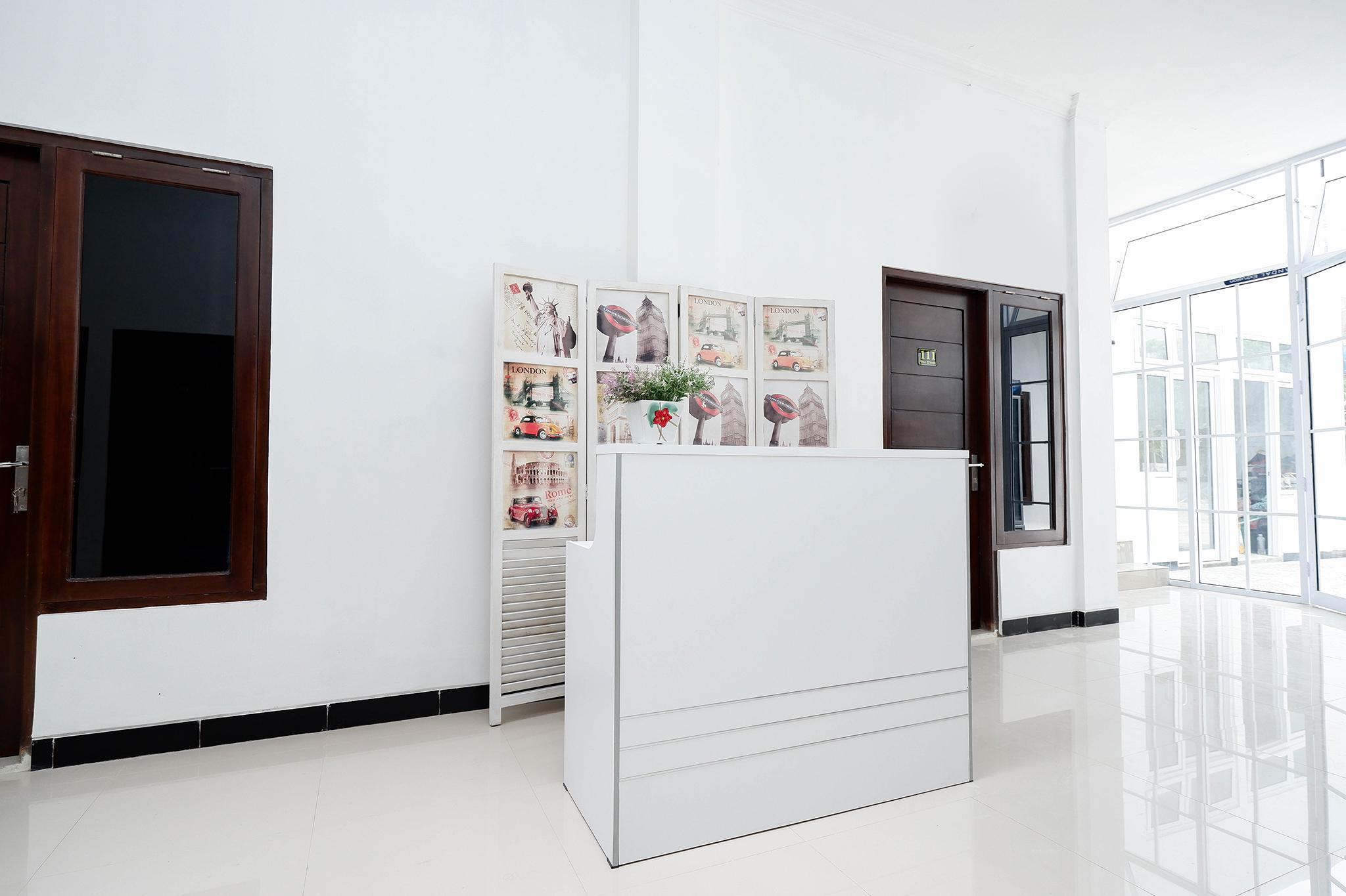 Oyo 1611 Four D'Home Surakarta  Exterior photo